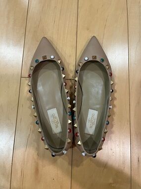 Nude Tan Pointed Rockstud Flats with Multicolor Studs
